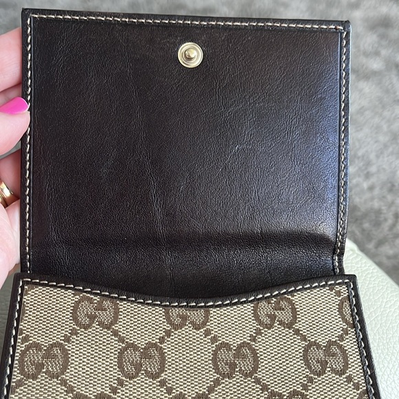 Gucci canvas with leather and great stitching! Very nice condition. Snappy! - Picture 2 of 15